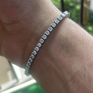 Diamond tennis bracelet